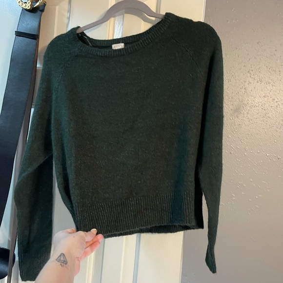 Green sweater - Picture 4 of 6